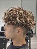 ブラウンホワイトハイライトスパイラルパーマ