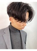 前下がりセンターパートパーマ