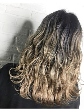 フロクシノーシナイヒリパイリフィケーション(Floccinaucinihilipilification) スモークゴールドのバレイヤージュ