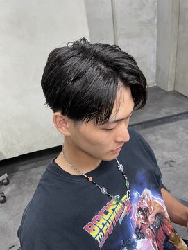 クロー(CROW) 刈り上げ×ショートセンターパート