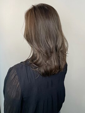 クィーンズガーデンバイケーツーギンザ(QUEEN’S GARDEN by K two GINZA) レイヤーカット*グレイヘア*バイカルテ*お呼ばれ*30代40代50代