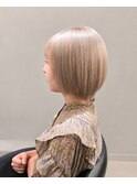 ホワイトブロンド×ミニボブ