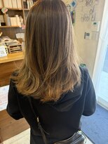 コジック ヘアアンドアイ(Cogic hair & eye)&nbsp;ハイトーンミルクティーベージュ透明感カラーハッシュカット