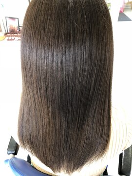 プラウド 春のお出かけスタイル☆ツヤ髪+カラーで毎日を素敵に