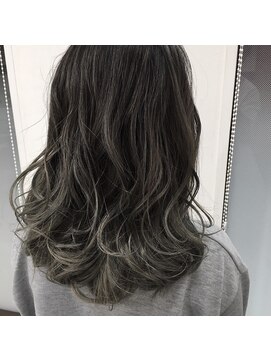 ラウブロッサム 大宮西口店(Lau Blossom) グラデーション_グレージュ