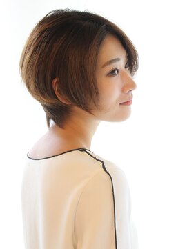 レウナ 外苑前(Reuna) 【３０代・４０代・５０代】小顔に見える耳かけショート