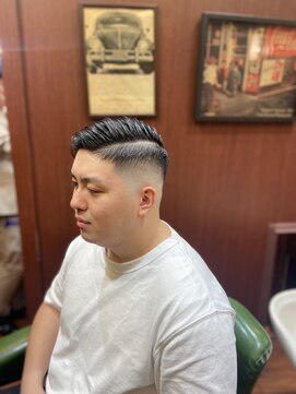 ブロートーキョー(BroTokyo) MEN'Sアッシュブラックスキンフェードサイドパートスタイル