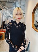 タイトな外ハネボブ_ミディアム_ショートカット