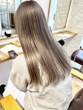 ロマリア(Lomalia) 【Lomalia表参道】馴染むハイトーン/イメチェンベージュカラー