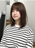ミディアムレイヤー顔まわりオリーブベージュ