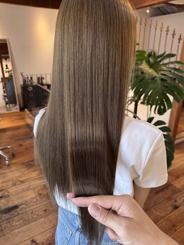 プカナ ラ(pukana_La)の写真/話題のハリウッドトリートメント導入！サラ髪の持続性が凄いと評判♪新感覚の柔らかな手触りとツヤを実現！