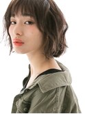 アッシュグレージュカラーのボブスタイル