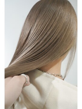 ネイヴィル(navile) 抜け感スタイル ベージュュカラー 20代/30代/40代