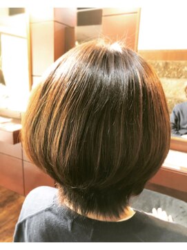 トリニティプラス(TRINITY+) 大人の魅力的なくびれショート