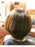 大人の魅力的なくびれショート