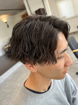 フゥ 宇都宮(FeU) 波巻きパーマセンターパートツイストパーマメンズマッシュパーマ