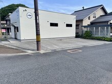 隣接駐車場は広々4台スペース★