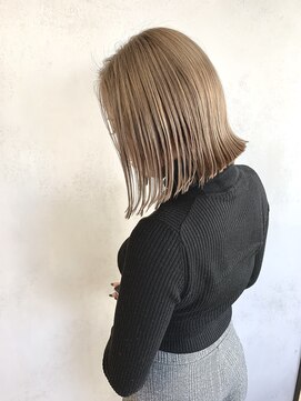 イリ 心斎橋(ili) ハニーベージュ