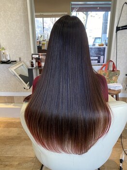 こだわりの薬剤で土台からキレイに。本質志向な大人女性必見◇繰り返すカラーでデトックス！