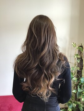 セェリーニ ロングレイヤーカット&ハイライトスタイル