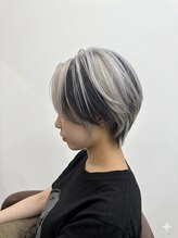 カラーリゾートAi 葛西店&nbsp;ホワイト×ブラックのデザインカラー［葛西　ダブルカラー]