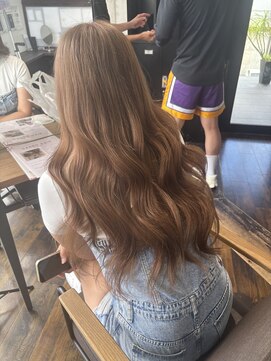 ガルボ ヘアー(garbo hair) 艶髪　ハイトーン　ミルクティー
