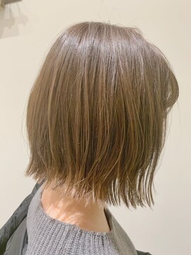 アンサム 三軒茶屋(UNSOME) マットベージュ×切りっぱなしボブ