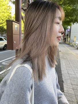 スリー(three) shadow roots beige