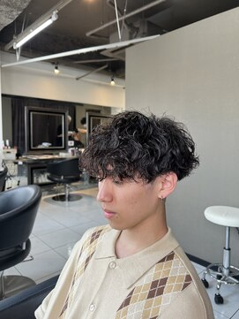 アイズ 海老名(AIZU) 波巻きスパイラルパーマ　メンズ前下がりマッシュ　プードル