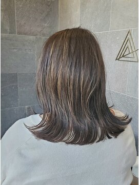 メゾン アヴァロ(Maison Avallo) さりげハイライトカラー