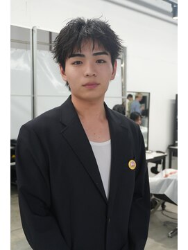 ピア ヤクイン(Pia Yakuin) スパイキーショート　ピンパーマ