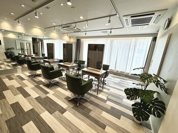 ランソ 新宿(RUNSO)の写真/毎月リラックスして通える上質空間で似合わせスタイルをご提案[髪質改善/レイヤーカット/韓国メイク/Men's]