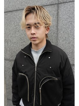 ピア ヤクイン(Pia Yakuin) 海外風ハイトーン × 抜け感センターパート