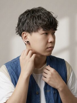 レボ 神宮寺店(Revo) ホワイトメッシュ×縦落ちツイスト