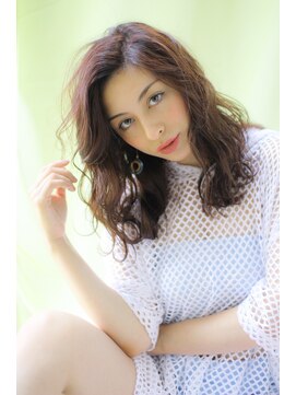 アマンドール(Aman D'or) ピンクアッシュ×ゆるめスパイラルウェーブ