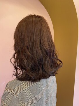 フィッシュ(fish) 【ユゲミナミ】ミディアムウェーブ×ピンクブラウン