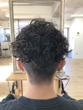 シー(see) パーマで魅せる男の余裕!メンズくるくるパーマ!