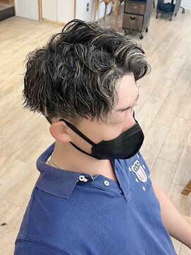 ネオリーブ クーロ メゾン 横浜(Neolive curro Maison) 筋感ハイライト×縦落ちツイスパ【横浜メンズパーマ】