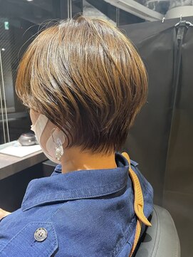 ジエクト アイロ(The Ect ilo) くびれショート×マットベージュ　ニュアンスカラー