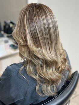 スーリール シュシュ(sourire chouchou)の写真/圧倒的発色とツヤがでるイルミナカラーで"ブリーチなし"を叶える新しいカラーです☆ぜひ、お試しください♪