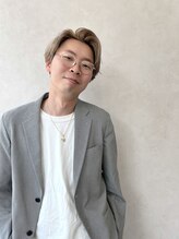 こなれ感×黄金比率の小顔カットで自然と笑顔になるヘアを。月間指名人数300名以上の実績。代表、高野哲広