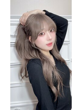 サイ(sai) 冬に映えるグレージュカラー