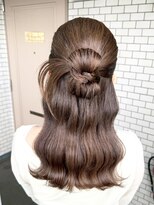 ソノ(sono)&nbsp;ハーフアップ カチモリヘア ウェーブ巻き イベントヘア 参列ヘア