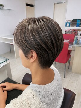 フェイバリットビューティシャルム(Favorite Beauty Charme) ハンサムショート×白髪ぼかしハイライト