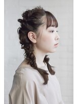 ラレイ(Lalei)&nbsp;表参道駅/青山　大人ツイン編み込みアレンジ　辻幸奈