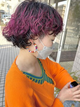 ピーロ(piilo) ショートボブ　パーマ　ピンクパープル　デザインカラー