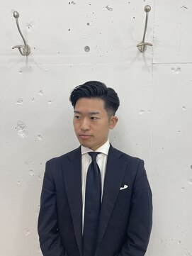 ウェルネス(Wellness) サイドパートスキンフェードツイストスパイラル