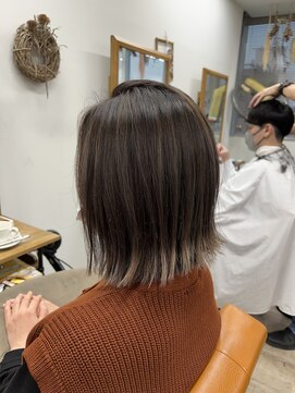 ルチナ 秦野(Lucina) ハイライト/白髪ぼかし/外ハネボブ