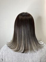 フツーロ 栄(FUTURO) インナーカラー スモーキー ブリーチ2回