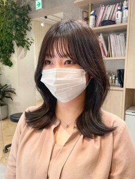 メゾンドイギー(MAISON de IGGY) ミディアムヘア/斜めバング/グレージュカラー/シルキーベージュ